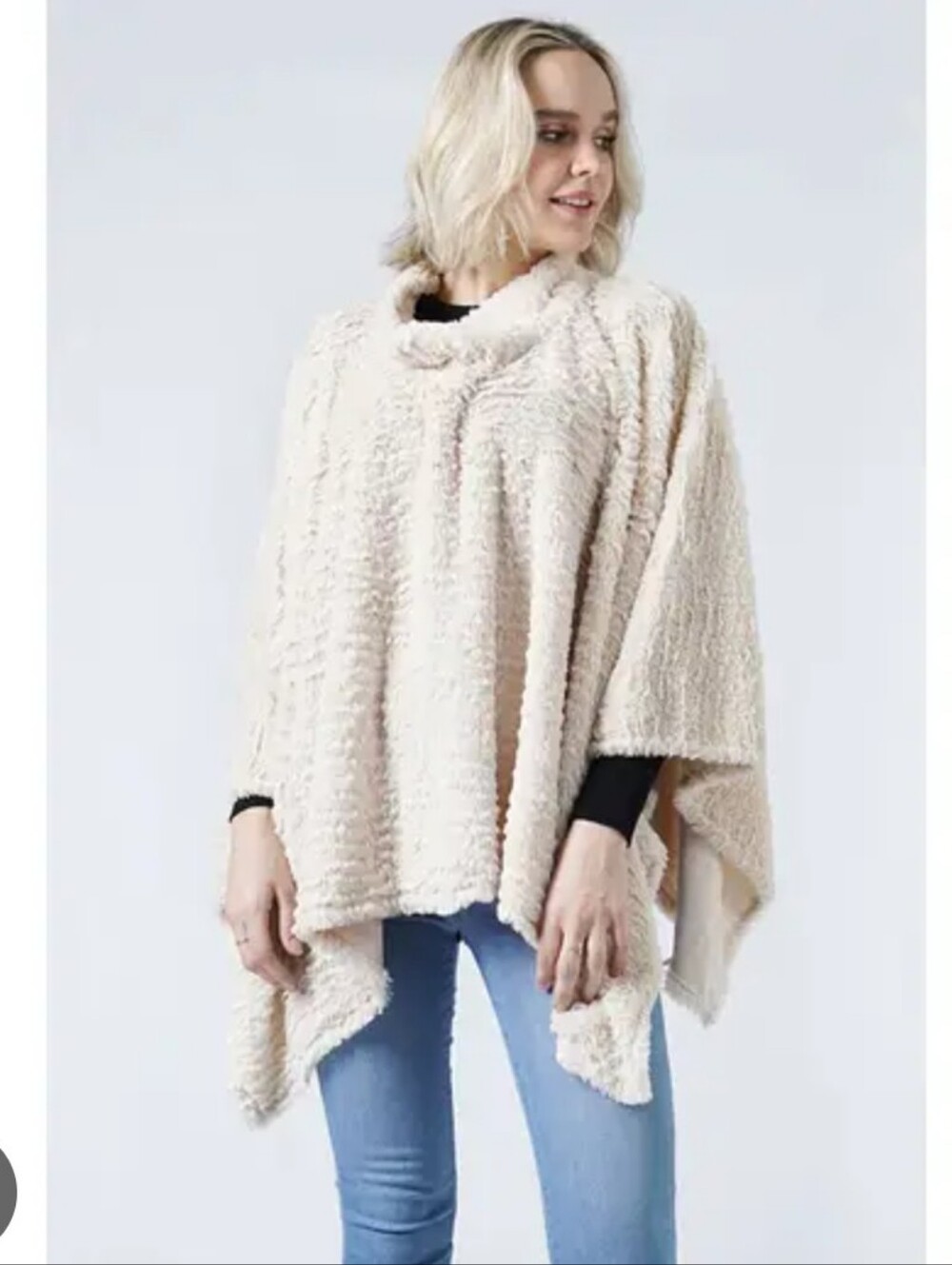 Le Moda Ivory Faux Fur Poncho. One Size. New.